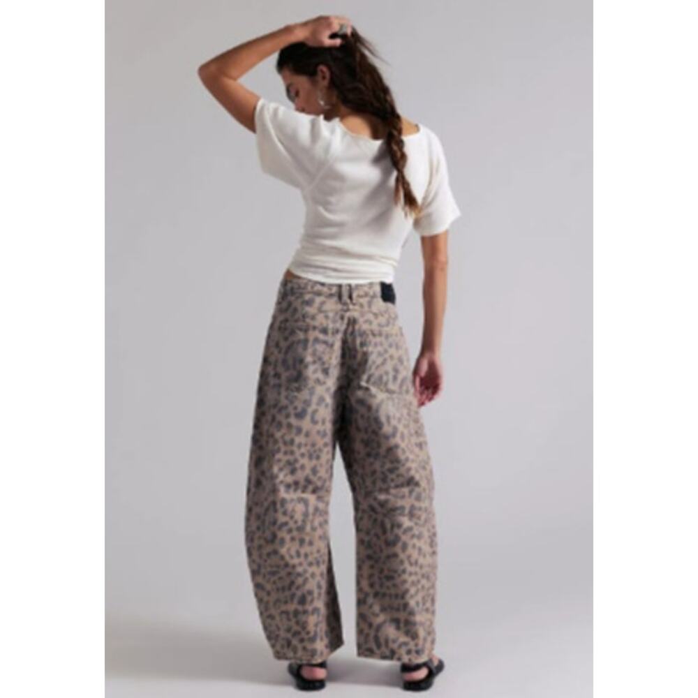 NEW! We The Free 'Good Luck' Printed Barrel Jeans in BROWN SUGAR COMBO (28) - Picture 3 of 6